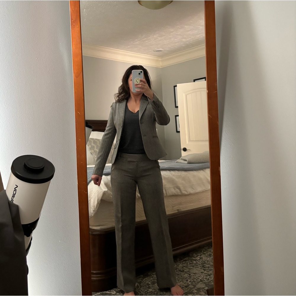 J. Crew Women’s Business Suit. Blazer Super 110s Size 2. Pants Size 4 City Fit